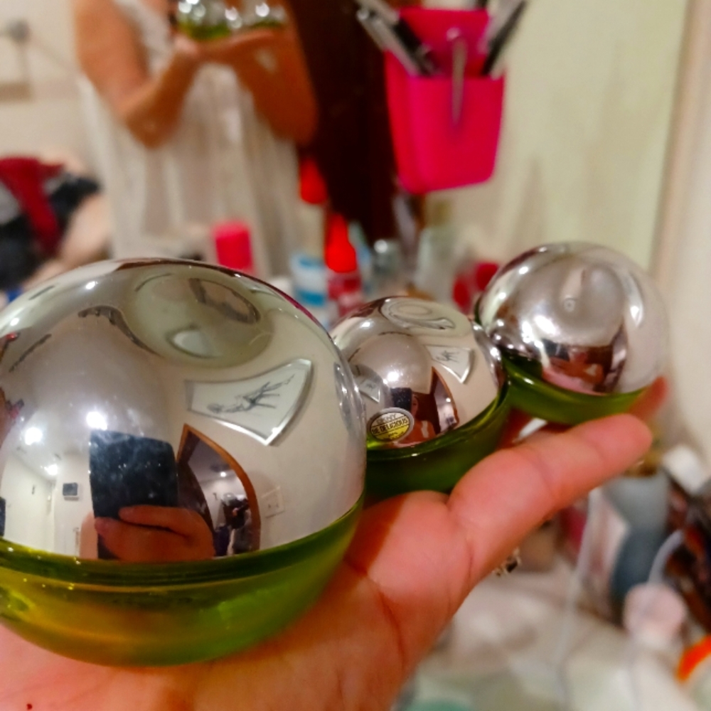 DKNY perfume